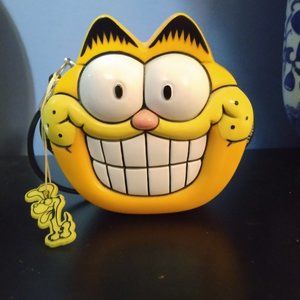Vintage Garfield AM radio with Odie charm